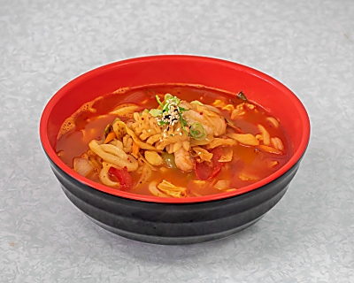E4. Korean Spicy Seafood Udon<br />(Jjambbong)